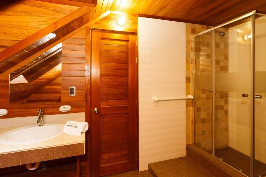 Hotel Heidinger Oxapampa Buitenkant foto